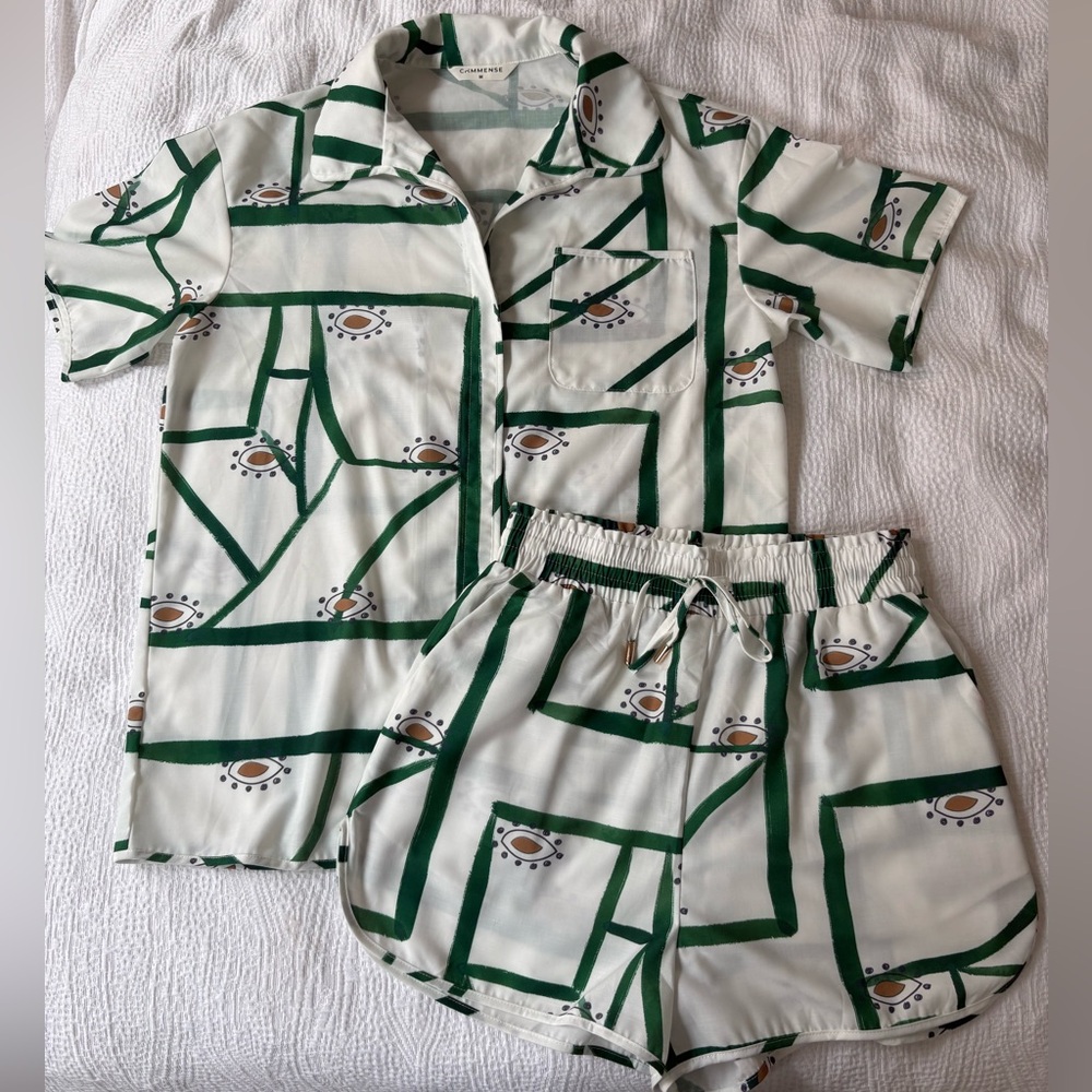 Commense White and Green Geometric Set